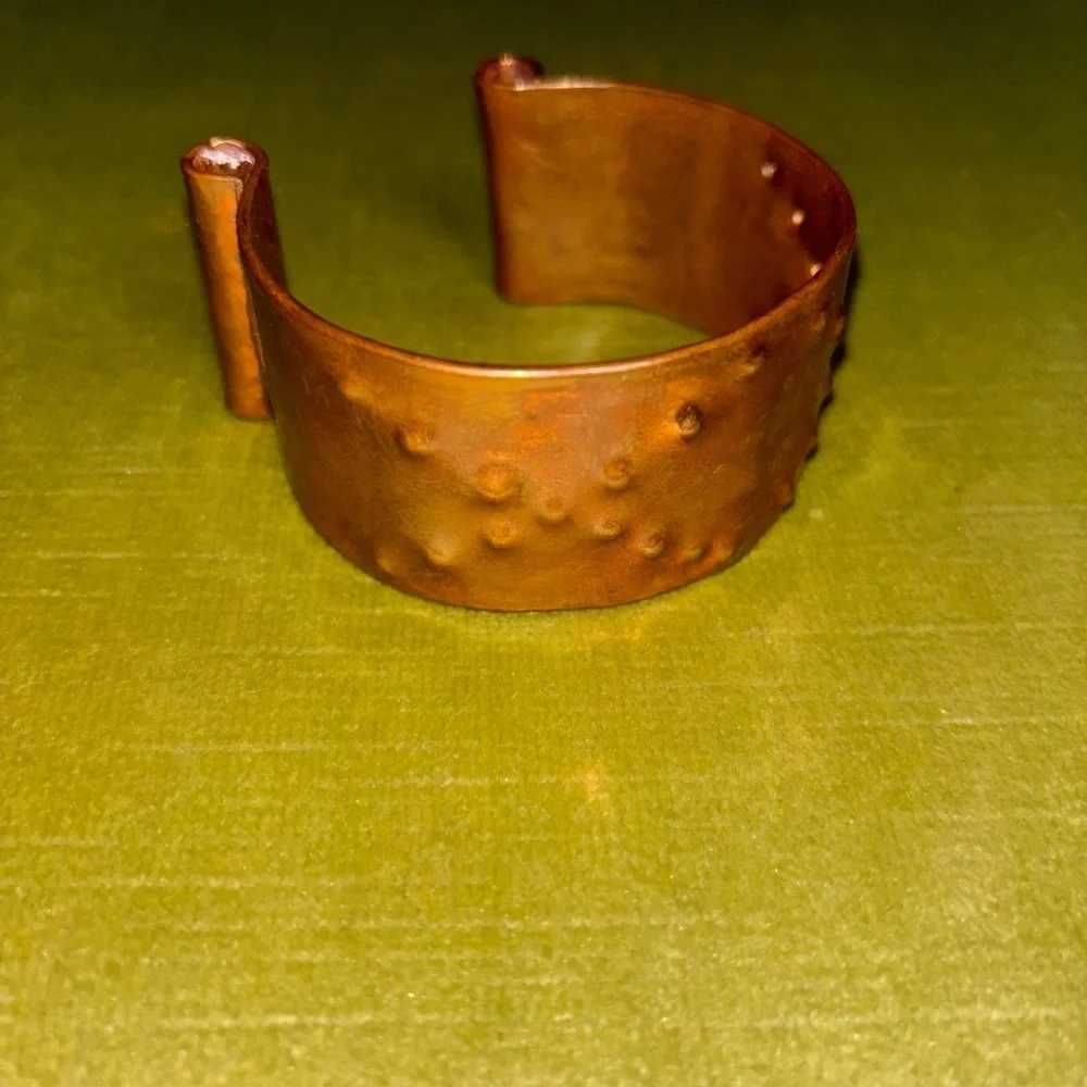 Vtg Handcrafted Pounded Dimpled Solid Copper 1.30" Wide Cuff Bracelet Size OS - Picture 2 of 7